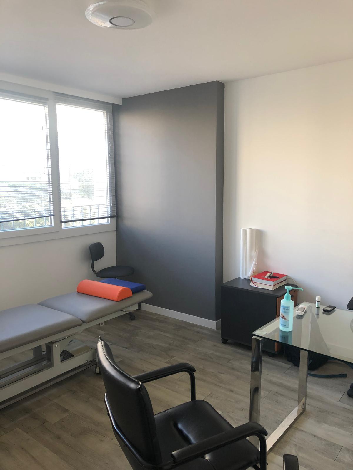 Intérieur du cabinet d'ostéopathie de Stephan Attias à Marseille 1er